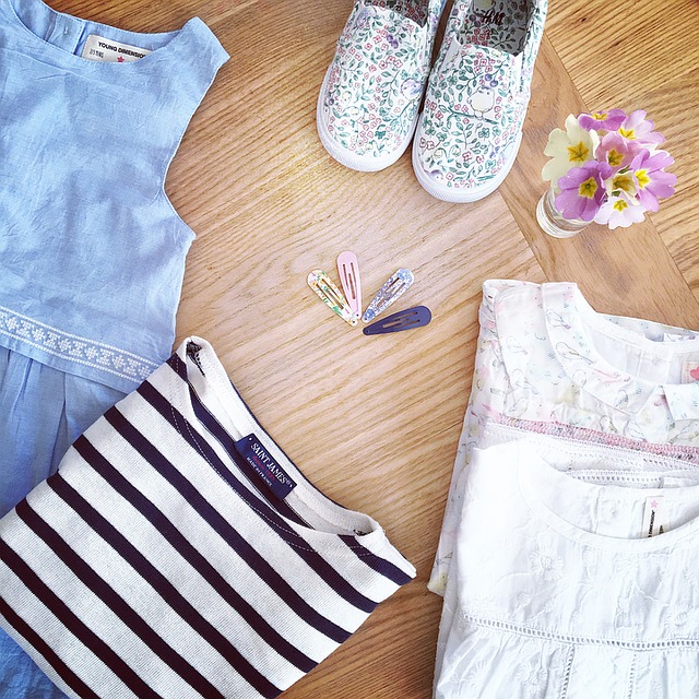 Brug søde hårspænder til at sætte din datters hår